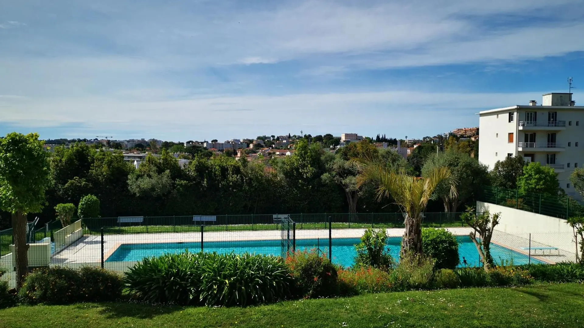 Apartament Cosy Studio,Piscine,Parc Fleuri,Residence Standing,Parking Antibes Francja